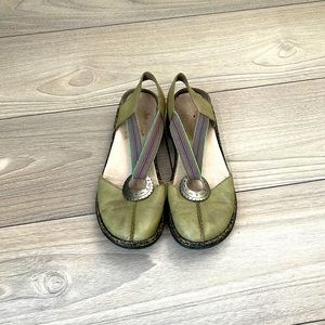 Extremely comfortable,leather in and out.